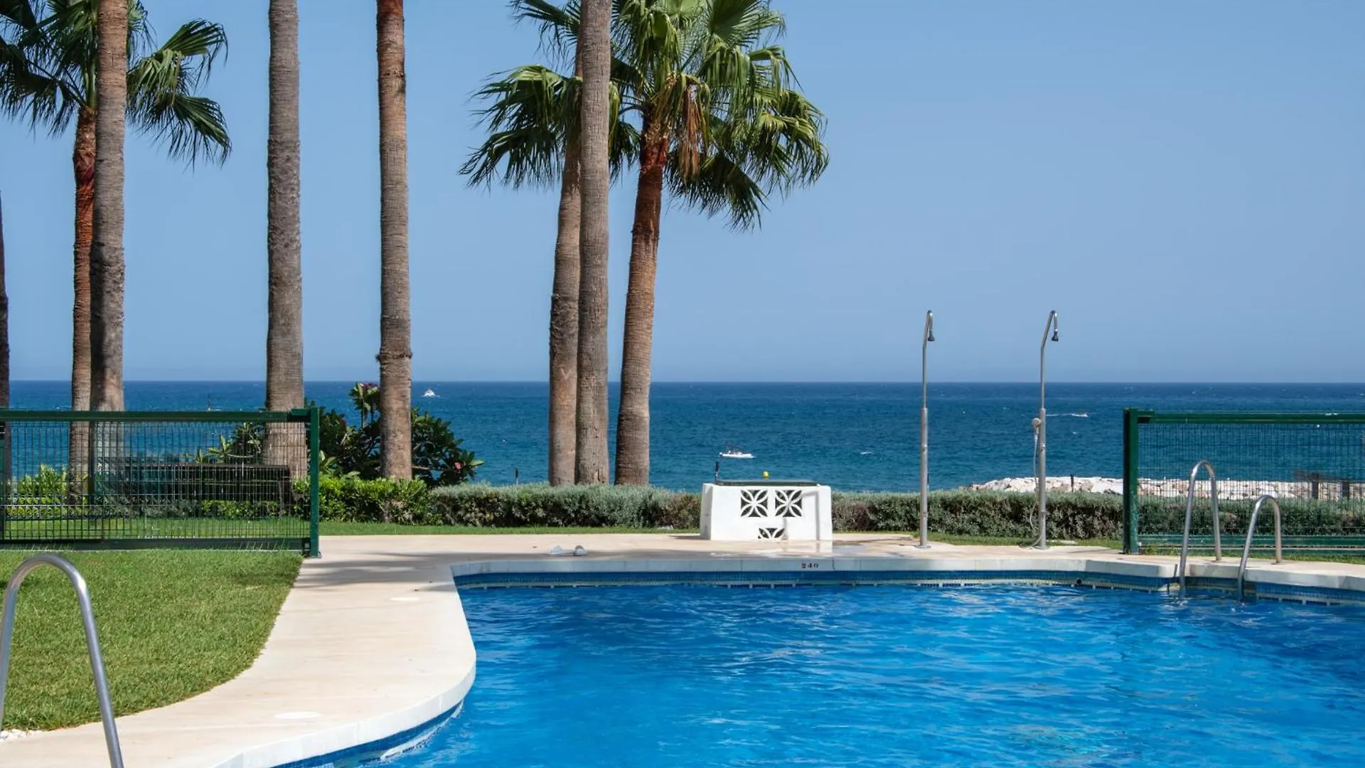 Stunning Beachfront Apartment With Sea Views Benalmádena Spanien