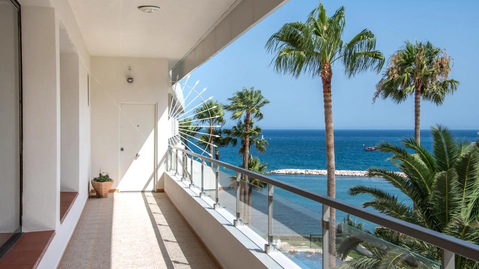 Stunning Beachfront Apartment With Sea Views Benalmádena Spanien