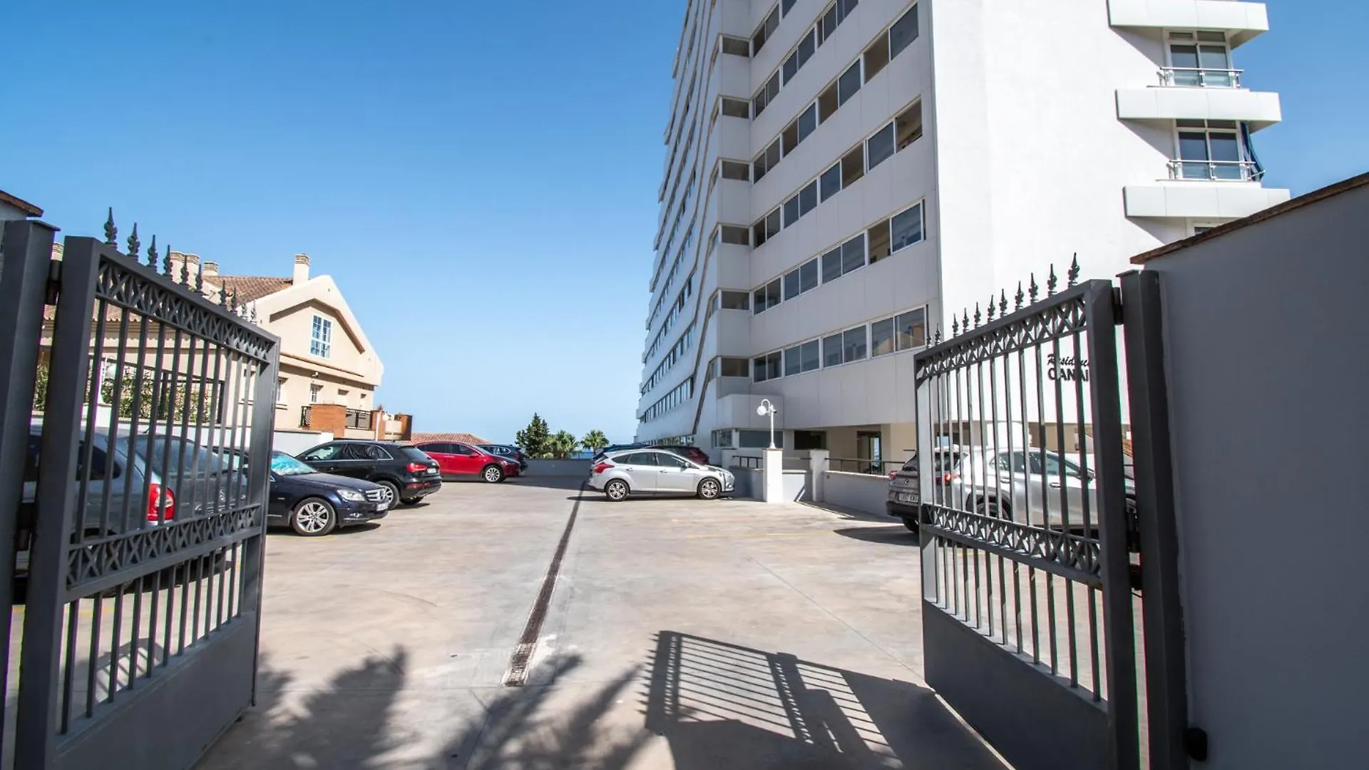 Stunning Beachfront Apartment With Sea Views Benalmádena