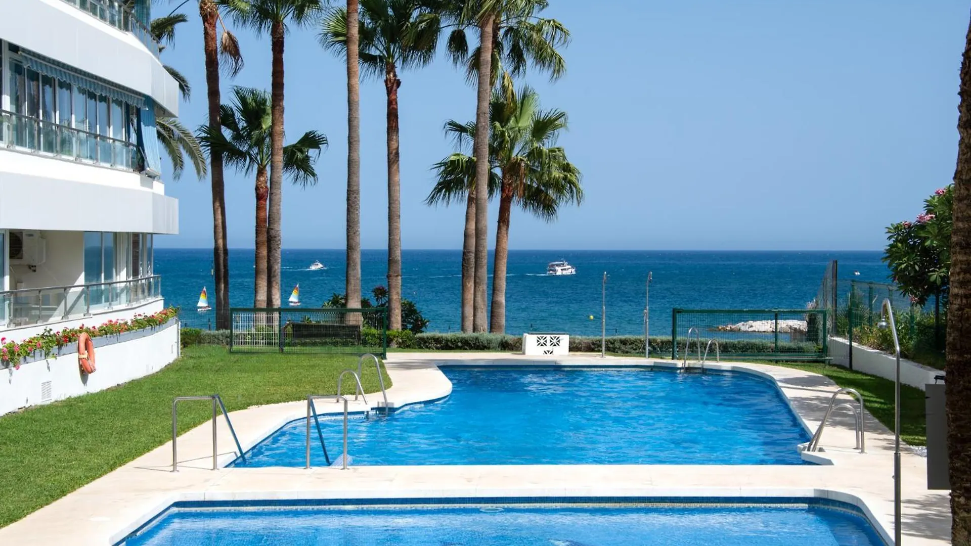 Stunning Beachfront Apartment With Sea Views Benalmadena