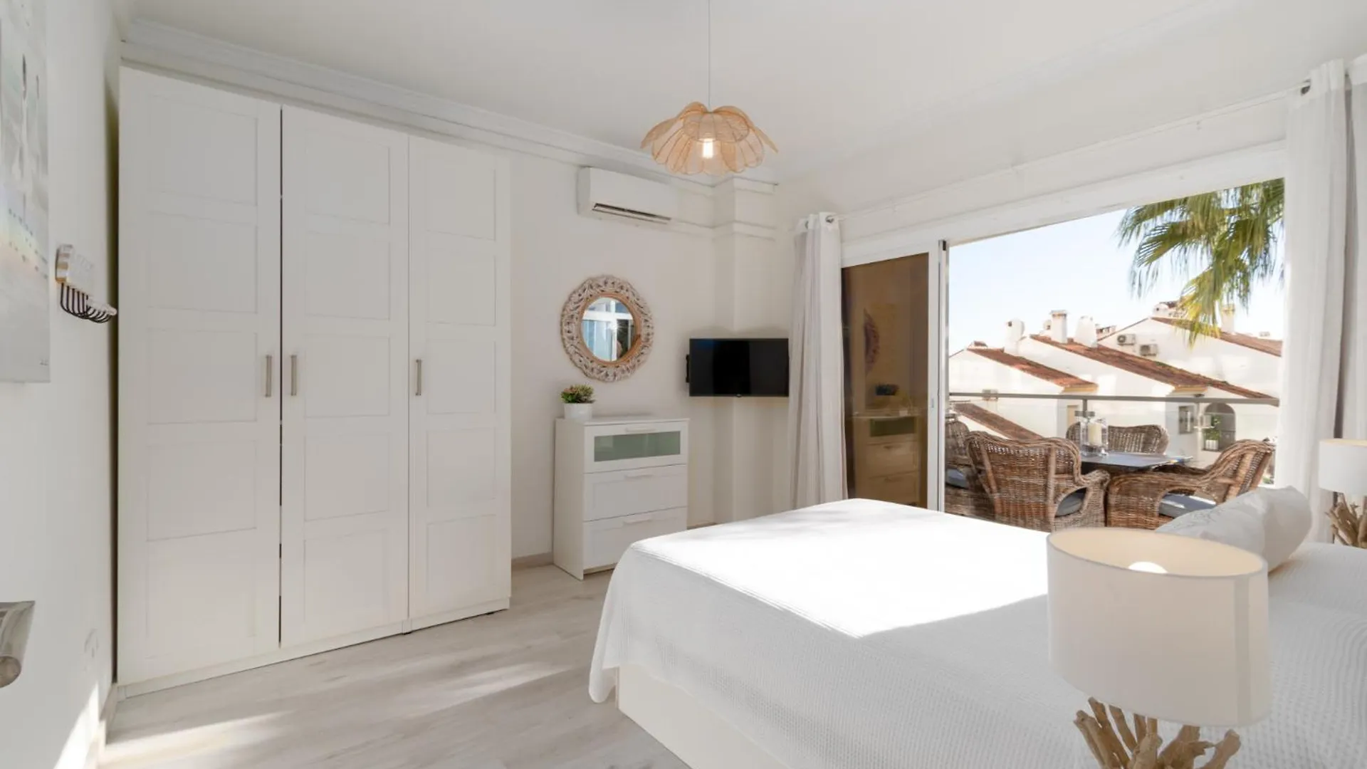 Stunning Beachfront Apartment With Sea Views Benalmadena 0*,